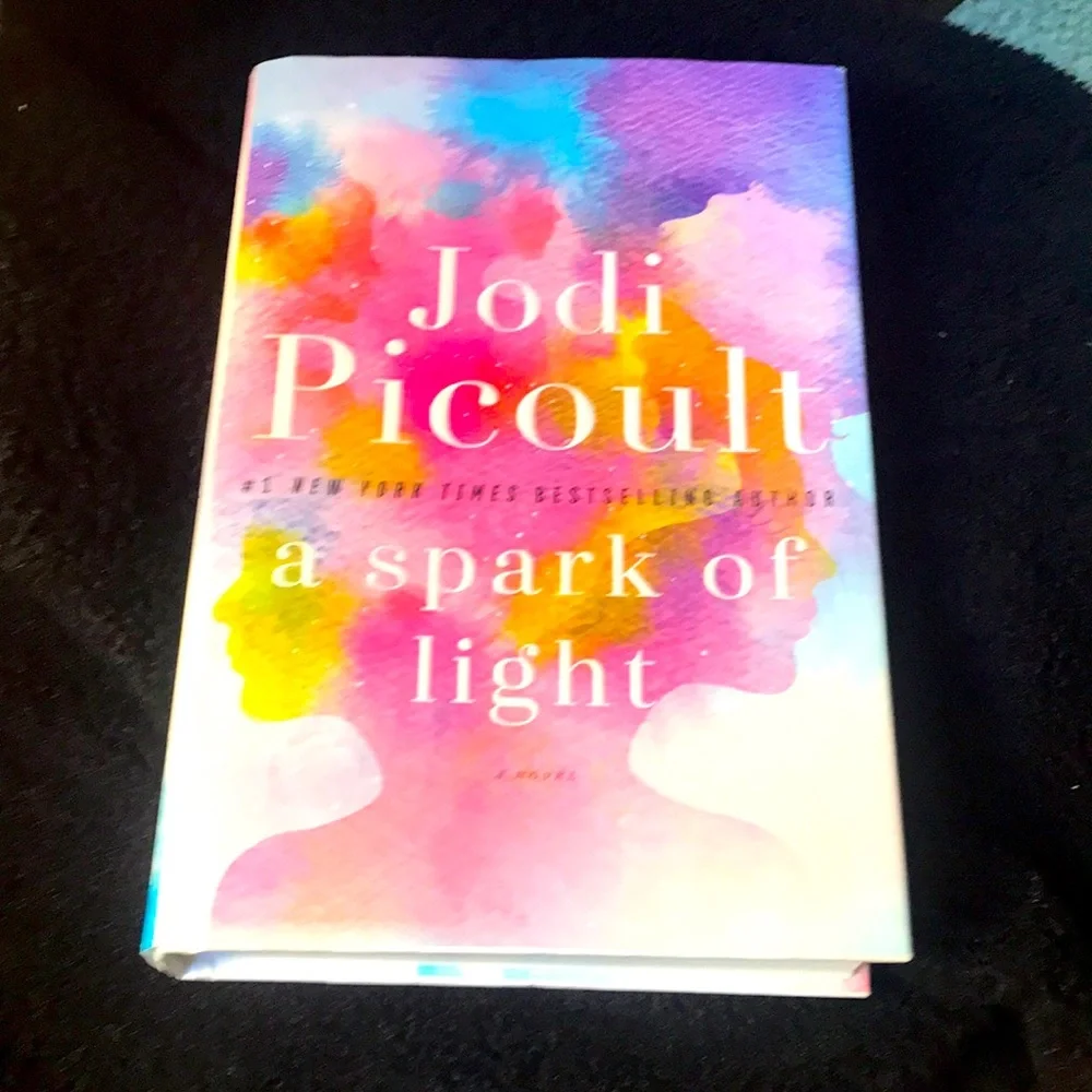 A Spark Of Light Jodi Picoult - Picture 1 of 1